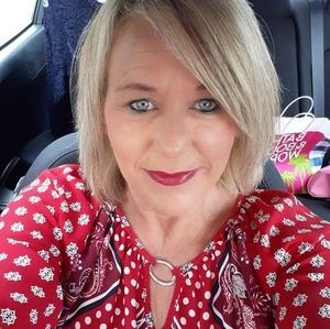 Meet your Posher, Dana